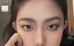 半夜男朋友把我的腿打开了